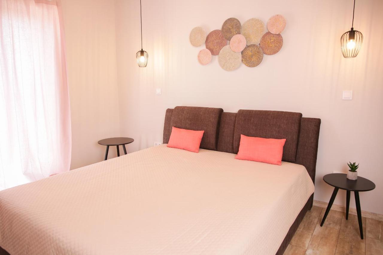 Balkon Apartmanhaz Panzio Balatonfured Exterior photo